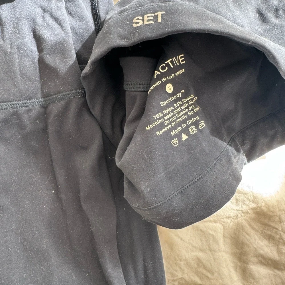 SET Active workout sets (2 tops 2 leggings) - Picture 2 of 4